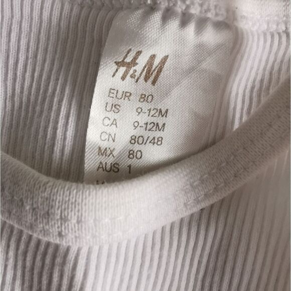 10/$10 H&M ribbed tank onesie 9-12 m - Picture 4 of 4